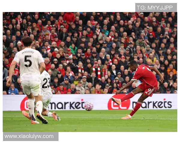 英超经典对决曼联与利物浦精彩比赛录像回顾与分析