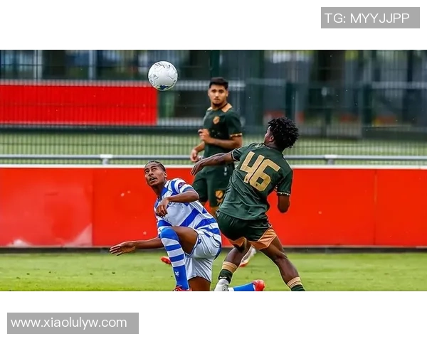 精英队迎战格拉夫夏普力争胜利展现团队实力与战术风采