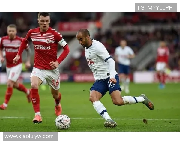 伯顿与巴恩斯利激战回顾双方精彩表现与战果分析