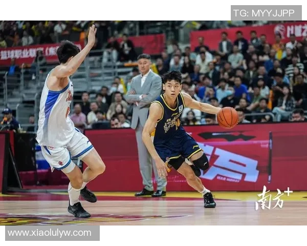 广州与新疆篮球赛激战正酣球迷热情高涨期待精彩对决