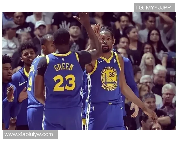 火箭队与勇士队首场对决精彩回顾与赛后分析